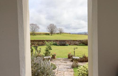 Ebford House | Crablake Farmhouse: 4-Star, Pet Friendly Retreat