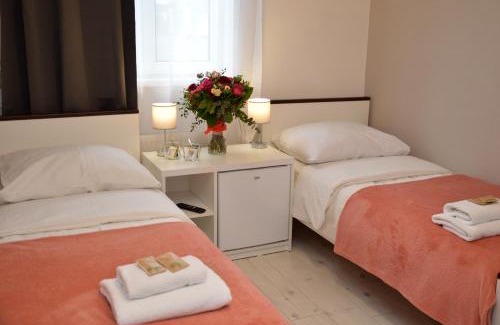 Stare Miasto Apartment | Ideal Cracow Central Aparthotel: Pet-Friendly & Family Enjoyment