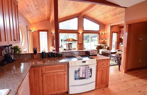 Depoe Bay House | Beachfront Craftsman House with Ocean Views and Spa