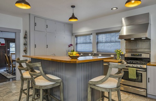 Calistoga Bed & Breakfast | Inviting Craftsman Inn: Rated 9/10 with Hot Tub & Breakfast