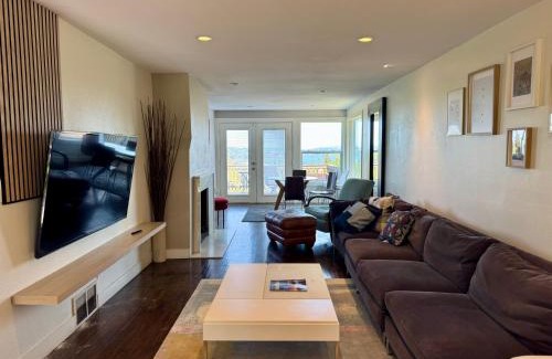 Rainier Valley House | Scenic Craftsman Hotel Overlooking Seattle's Skyline