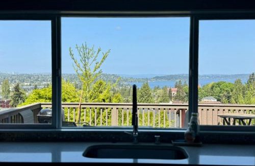 Rainier Valley House | Scenic Craftsman Hotel Overlooking Seattle's Skyline