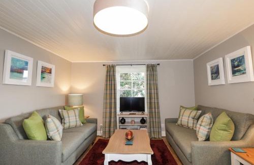 Balmacara House | Pet-Friendly Craggan Cottage in Balmacara - 4 Star Stay