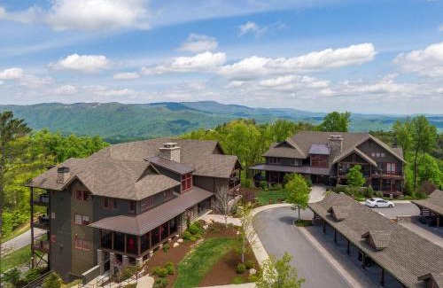 Lenoir House | Relax at Craig 304 - Family-Friendly Blue Ridge Mountain Escape