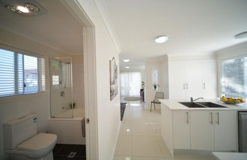 Oxley Park House | Family-Friendly Craig's Place: 4-Star Getaway in Western Sydney