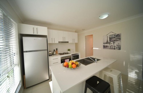 Oxley Park House | Family-Friendly Craig's Place: 4-Star Getaway in Western Sydney
