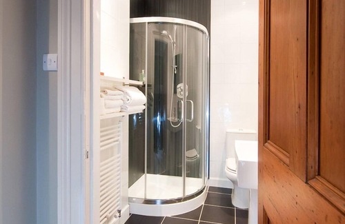 Pitlochry Bed & Breakfast | Escape to Craigatin House & Courtyard: Guest Rated 9.8