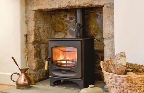 Ballater House | Discover Craigclunie: Family-Friendly Retreat with Hot Tub