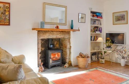 Ballater House | Discover Craigclunie: Family-Friendly Retreat with Hot Tub
