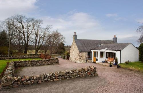 Balloch House | Craigellachie Cottage: Pet-Friendly Retreat with Top Ratings