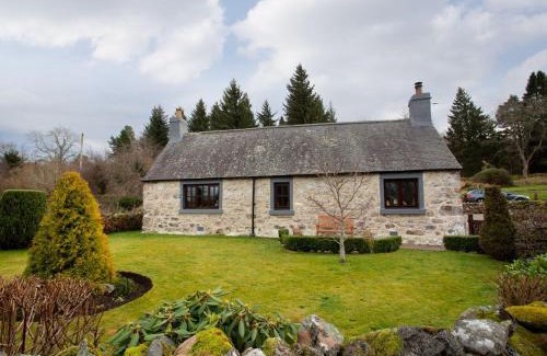 Balloch House | Craigellachie Cottage: Pet-Friendly Retreat with Top Ratings