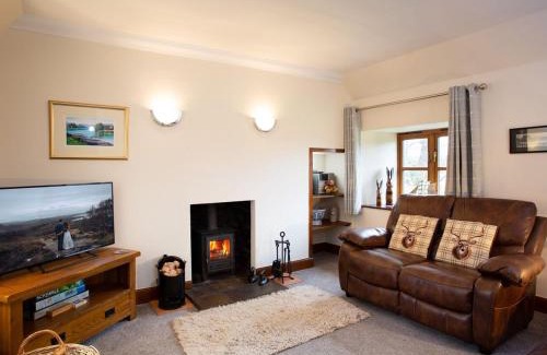 Balloch House | Craigellachie Cottage: Pet-Friendly Retreat with Top Ratings