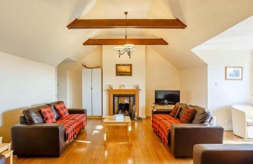 Latheronwheel House | Discover Craiglea Lodge: Oceanfront Retreat with Hot Tub