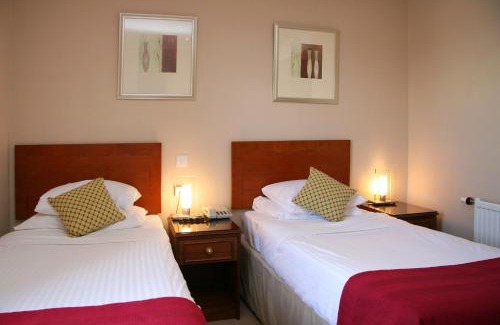 Inverness Hotel | Inviting Craigmonie Hotel Inverness with Pool & Pet-Friendly Stay