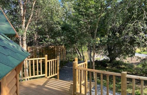 Inverurie Apartment | Relaxing Craigshannoch Lodge with Hot Tub in Nature