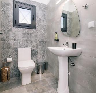 Mavrovouni Villa | Oceanfront Cranae Tranquil Villas with Pool & Family Fun