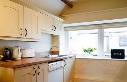 Lydstep Cottage | Inviting 2 Bedroom Retreat in Lydstep near Tenby
