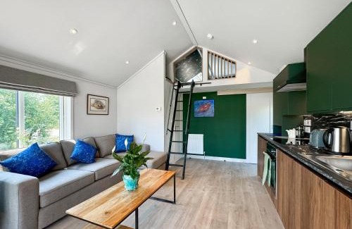 East Woodyates House | Discover Cranbourne Chase Stargazer - Family Friendly Retreat