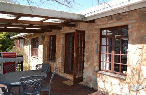 Dullstroom House | Family-Friendly Crane Cottage with Kitchen Amenities
