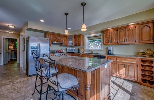 Town of Jerusalem House | Crane Cove: Family-Friendly Retreat with Lake Views