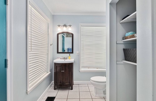 Historic Downtown Melbourne Bed & Breakfast | Idyllic Crane Creek Inn Heron Room: Waterfront Pool Retreat