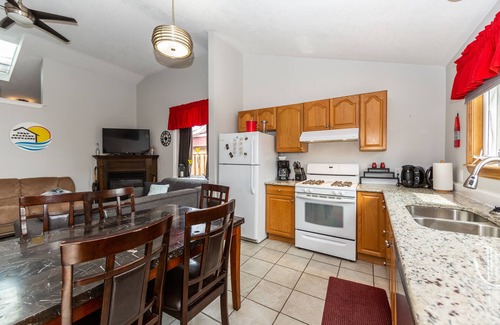 Central Elgin Cottage | Beachside Comfort at Crane on Bessie - Pet Friendly Stay!