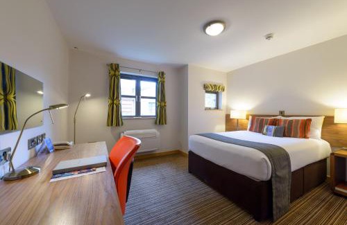 Cranfield Hotel | Accessible Comfort at Cranfield Management Development Centre