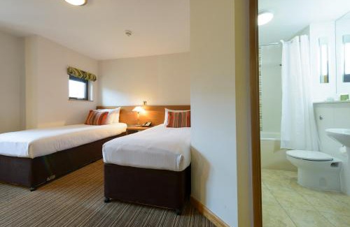 Cranfield Hotel | Accessible Comfort at Cranfield Management Development Centre