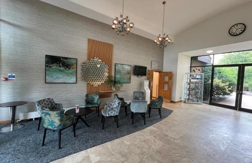 Cranfield Hotel | Accessible Comfort at Cranfield Management Development Centre