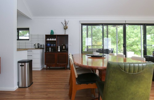 Wandiligong House | Exceptional Cranmore Cottage - Pet Friendly & Family-Oriented