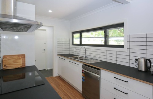 Wandiligong House | Exceptional Cranmore Cottage - Pet Friendly & Family-Oriented