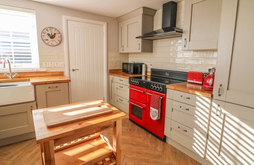 Carnlough Cottage | Pet-Friendly Cranny Corner Cottage with Oceanfront Views