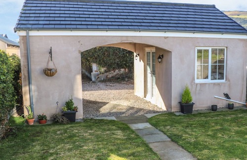 Carnlough Cottage | Pet-Friendly Cranny Corner Cottage with Oceanfront Views