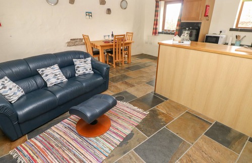 Narberth Cottage | Romantic Cranny Cottage in Narberth with Family Amenities