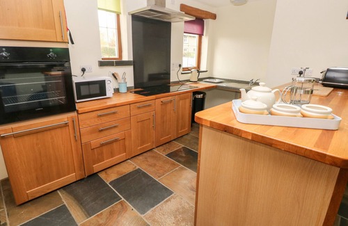 Narberth Cottage | Romantic Cranny Cottage in Narberth with Family Amenities