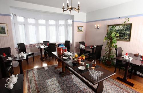 East Grinstead House | Discover Cranston House: Rated 8.5/10 with Fine Dining