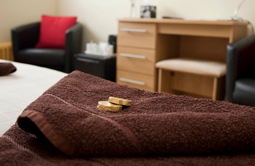 East Grinstead Bed & Breakfast | Highly Rated Cranston House with Breakfast & Kitchen