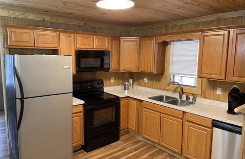 Oakland Cabin | Adventure Awaits: Fishing, Hunting & ATV Trails Getaway