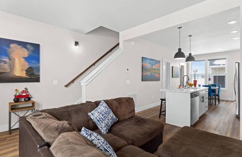 North Park House | Classy Townhome Retreat: Pet and Kid Friendly Getaway