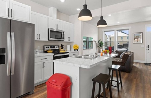 North Park House | Classy Townhome Retreat: Pet and Kid Friendly Getaway