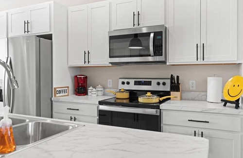 North Park House | Classy Townhome Retreat: Pet and Kid Friendly Getaway