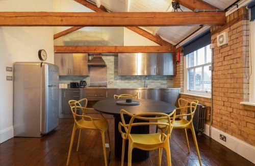 Shoreditch Apartment | Contemporary Crashpads Shoreditch Penthouse Loft with Spa