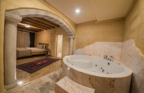 Goreme Hotel | Guest Rated Cratus Stone Palace: Eco-Friendly Retreat