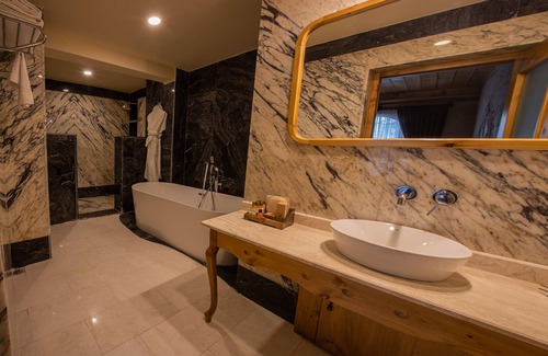 Goreme Hotel | Guest Rated Cratus Stone Palace: Eco-Friendly Retreat
