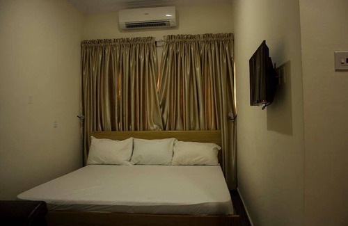 Yaba Hotel | Family-Friendly Craven Cottage Inn with Delicious Breakfast