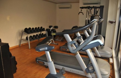 Yaba Hotel | Family-Friendly Craven Cottage Inn with Delicious Breakfast