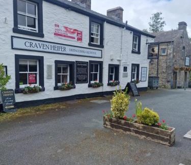 Ingleton Hotel | Discover Craven Heifer: Pet-Friendly and Family Welcoming