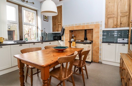 Skipton Cottage | Experience Craven House: Pet-Friendly with Family Amenities