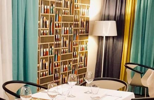 Caltignaga Hotel | Discover Cravero Rooms: Family-Friendly Stay with Breakfast