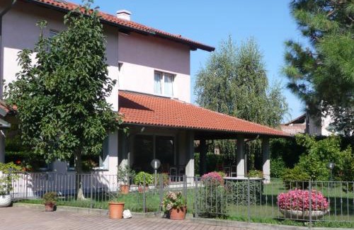 Caltignaga Hotel | Discover Cravero Rooms: Family-Friendly Stay with Breakfast